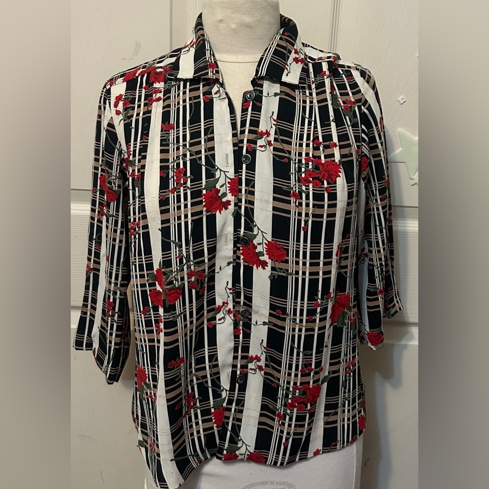 Tung Yuen multi color Floral Women's Top size medium